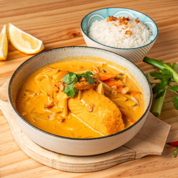 Curry de salmón con arroz – Cơm cà ri cá hồi
